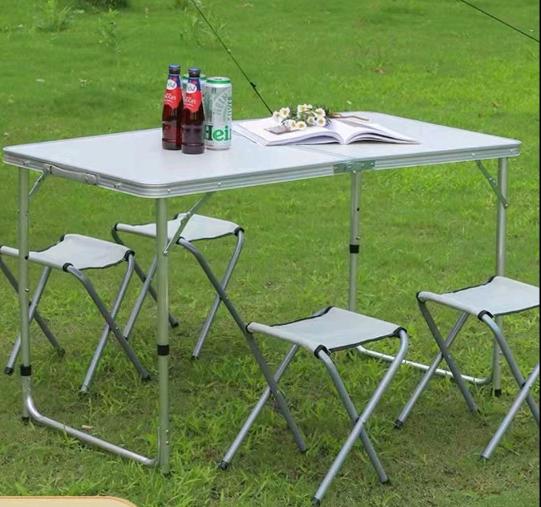Kamp sto sa 4 stolice - rasklopivi....