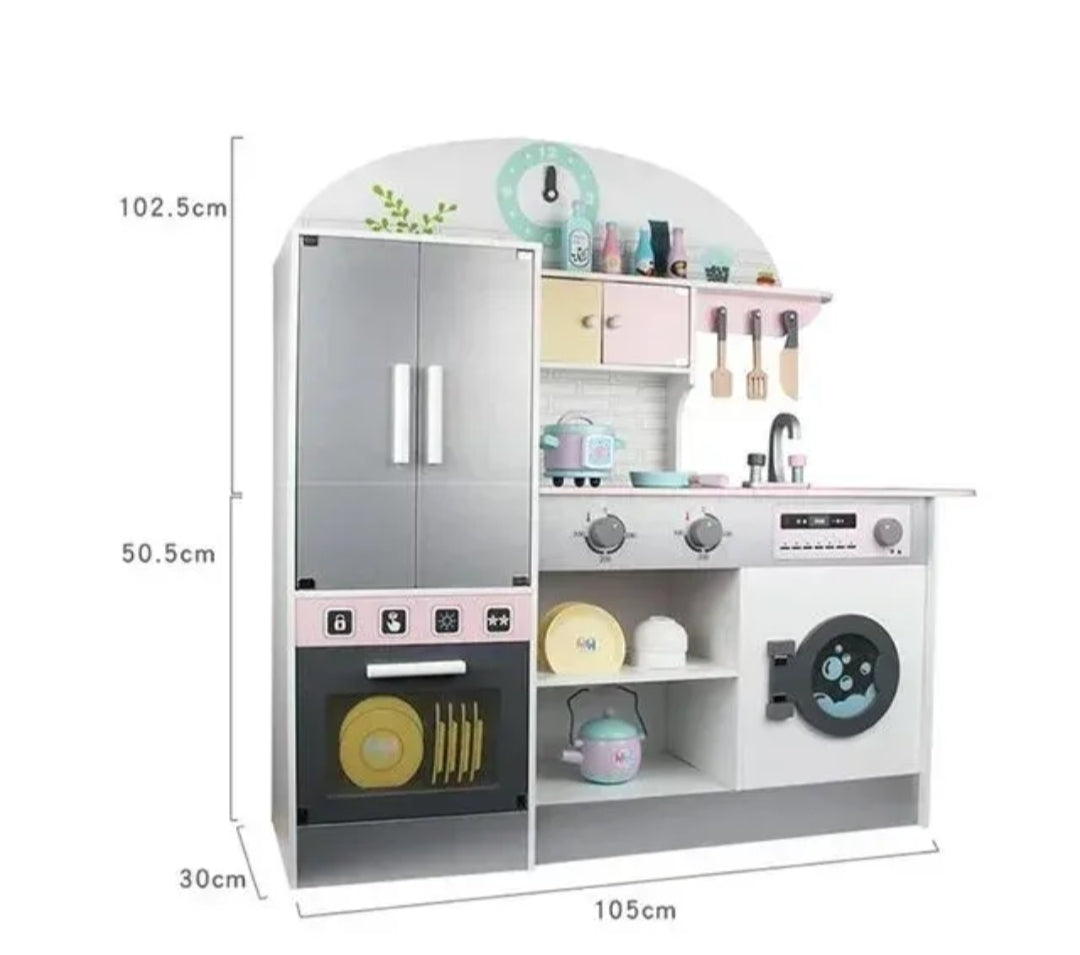 Decija kuhinja - velika drvena sa hladnjakom...