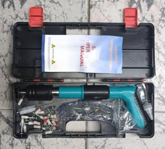 Pistolj sa priborom u setu za zakivanje eksera - set u koferu...