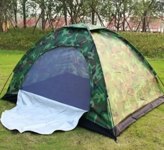 Maskirni sator za kampovanje u prirodu, pored reke...